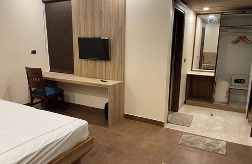 Ghaziabad Hotel | Hotel Grand Tushar Elegant
