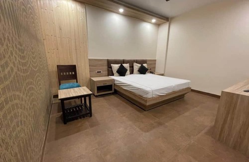 Ghaziabad Hotel | Hotel Grand Tushar Elegant