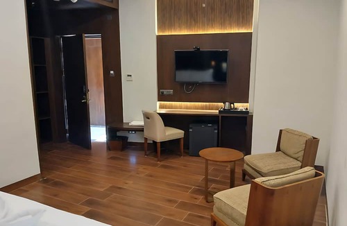 Jaunpur Hotel | Ananta Express Jaunpur