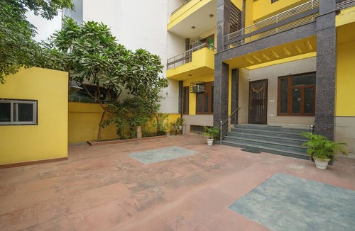 DLF Phase 5 Hotel | Fabhotel Uk House Residency