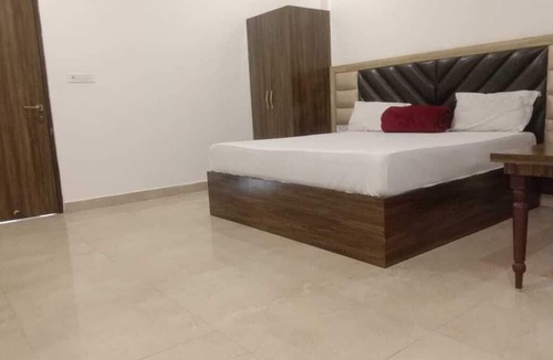 Raebareli Hotel | Hotel The Royal Crown
