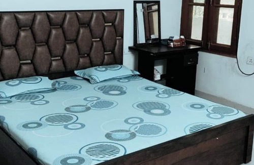 Gomti Nagar Apartment | Spacious Peaceful Apartment for Two Families in Lucknow