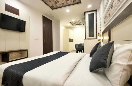 Dwarka Hotel | Hotel HomeAste 001 Near Yashobhoomi Convention Center