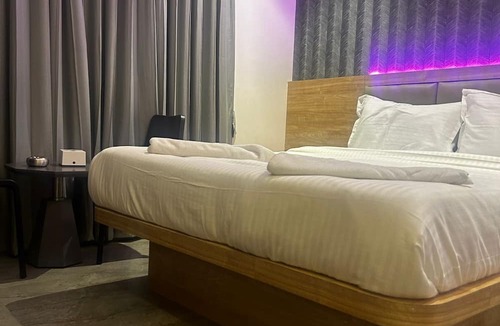 Mumbai Hotel | Hotel Aura Inn