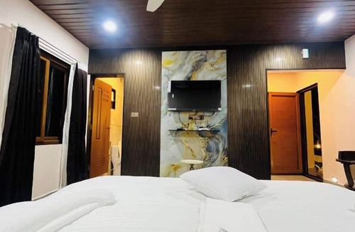 Murudeshwara Hotel | Shivani Sunset Bay Beach Resort