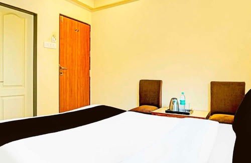 Kharadi House | Collection O Pune Nagar Road Viman Nagar