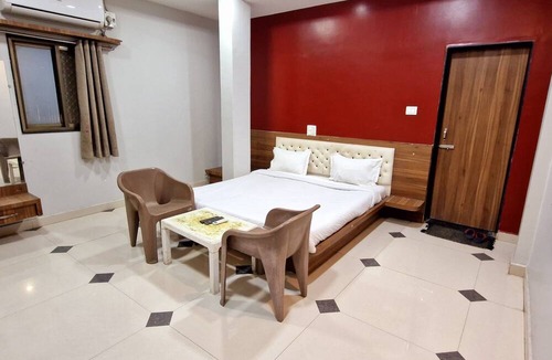 Nagda Hotel | RANGOLI RESORT & FAMILY GARDEN