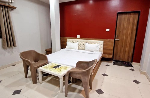 Nagda Hotel | RANGOLI RESORT & FAMILY GARDEN