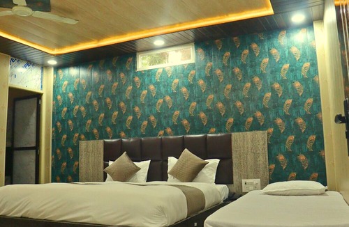 Allahabad Hotel | GANGA RIVERFRONT ROOMS AND BANQUET