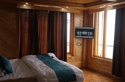 Dalhousie Hotel | The OutHouse Forest View - Kalatop