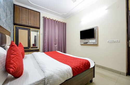 Mahipalpur House | Room-hotel Mayank Plaza-near IGI Airport