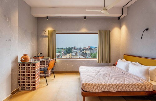 Varanasi Hotel | LOCAL LOK
