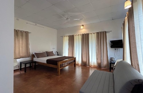 Sangameswarpet Bed & Breakfast | Acre 5 Homestay