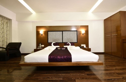 Prahlad Nagar Hotel | Platinum Residency