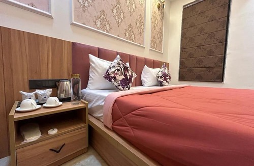 DLF Phase 5 Hotel | Blue Moon Residency Sector 53 Gurgaon