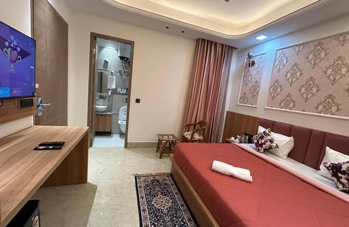 DLF Phase 5 Hotel | Blue Moon Residency Sector 53 Gurgaon
