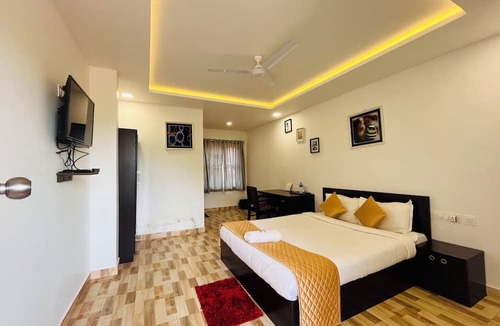 Moolakadai Hotel | Seven Malai Residency