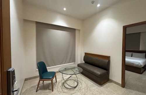 Eksar Hotel | Shelter Suites (Formerly known as Fisco The Hub Link)