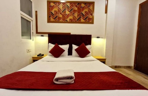 Pashim Vihar Hotel | Hotel Silver Saffron Peeragarhi