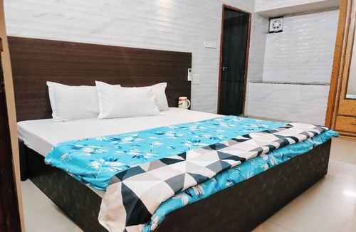 Sindhi Camp Hotel | Hotel Purohit Sindhi Camp