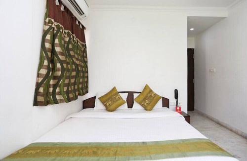 New Town Hotel | OYO 82237 Spandan Inn
