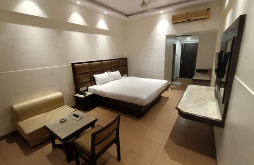 Sasunavghar Hotel | Royal Garden Resort