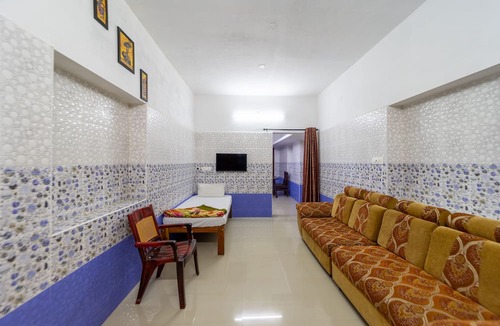 Valparai Hotel | Sri Nandha Luxury Comforts