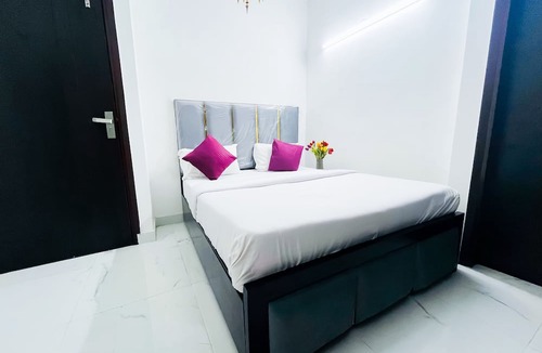Vasant Kunj Hotel | Roomshala 160 Hotel Red