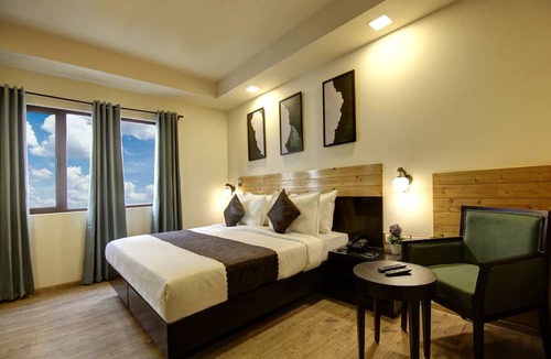 Okhla Hotel | Saltstayz Select - Nehru Place & New Friends Colony