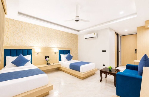 Knowledge Park III Hotel | Hotel Holiday Grand Near Expo Mart