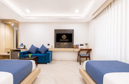 Knowledge Park III Hotel | Hotel Holiday Grand Near Expo Mart