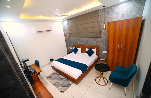 Bhiwani Hotel | Royal Palace