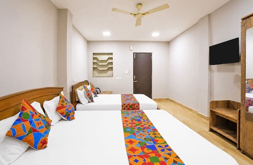 Velachery Hotel | Fabhotel Moon Stay - Nr Urappakkam Railway Station