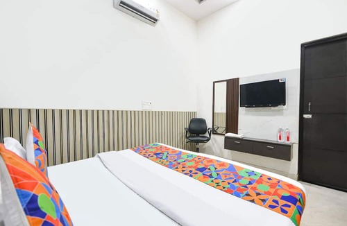 New Delhi Hotel | Fabhotel Metro Inn I
