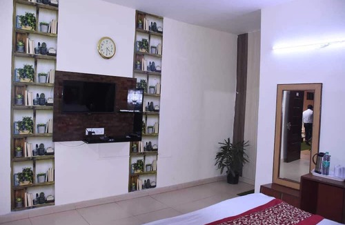 Meerut Hotel | Rajhans Regency near sohrab gate