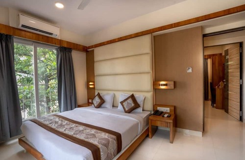 Santacruz Apartment | 2 bedroom service apartment near Mumbai Airport
