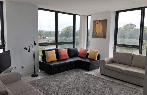 Wolli Creek Apartment | Exclusive apartment with water views