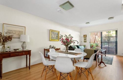 Erskineville Apartment | Spacious 2-Bed Townhouse with a Lush Courtyard