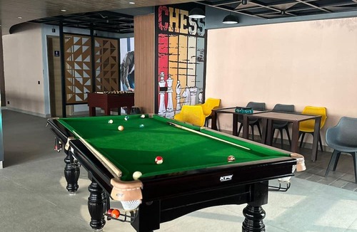 Greater Noida Apartment | Modern Studio Stay at Pureaura Staycation, Greater Noida