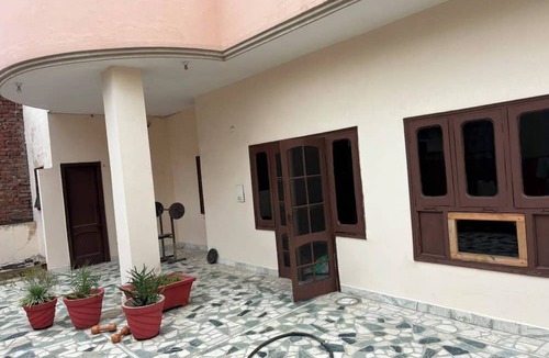 Amritsar House | "The Sandhu Villa". 2-bedrooms on first floor in marvelous Amritsar with cool AC