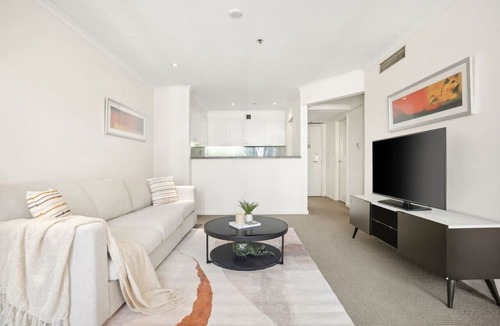 The Rocks Apartment | Breathtaking Harbour Bridge Views in Prime Locale!