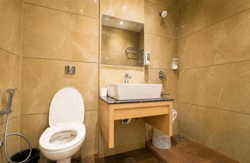 Amritsar Hotel | Hotel Diamond MBS Amritsar # Lift # Parking Space # Rooftop # Family Rooms