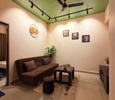 Auli House | Comfort corner skyline plaza near Medanta hospital