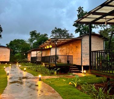 Thakursai Ski Chalet | Mamma Margherita Pizzeria-Stay-Art