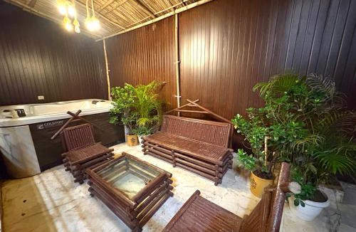 Gurugram Villa | Hot tub