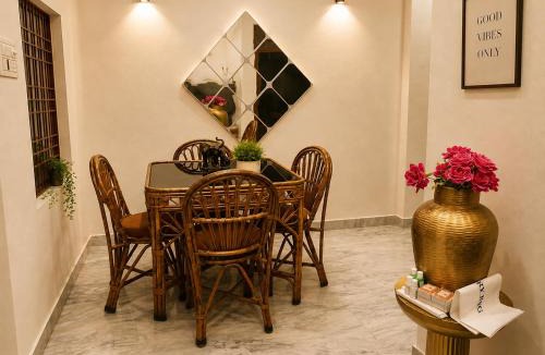 Jhusi Apartment | Divine Solace GF3 Luxury 2BHK Homestay near Sangam, Prayagraj