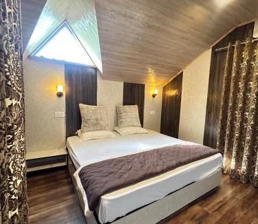 Srinagar Villa | Entire 2BR cottage - NONALCOHOLIC - in an apple orchard near river