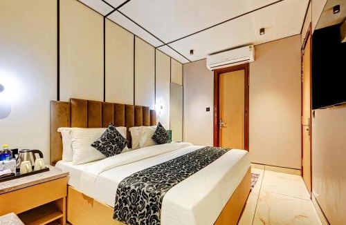 Jangpura Hotel | JS Residency Luxe Collection with Free Pickup from Nizamudin Railway Station 12 PM To 6 PM