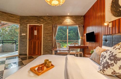 Kunchithanny Villa | ELIVAAS Signature Kavyath Valley 4-BHK Villa With Scenic Mountain View , Private Outdoor Pool, Gym And In-House Tea Garden