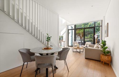 Alexandria House | Luxury 3-Bedroom Terrace in Alexandria